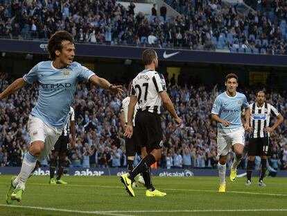 Silva celebra su gol ante la mirada de Navas