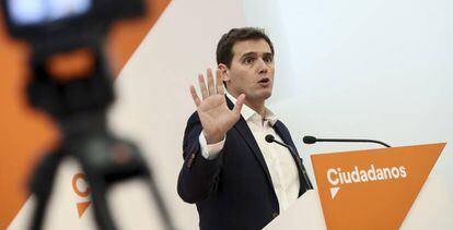 El presidente de Ciudadanos, Albert Rivera, este lunes, en la sede del partido.