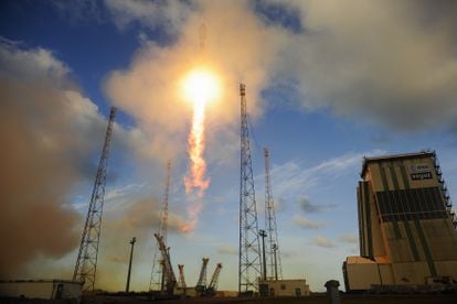 Un cohete Soyuz despega desde el puerto espacial europeo de Guayana Francesa en abril de 2014.