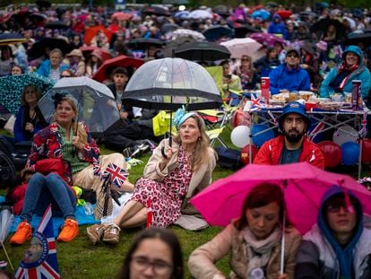 Una multitud de espectadores observaba el sábado la coronación del rey Carlos III de Inglaterra en Hyde Park, en Londres.