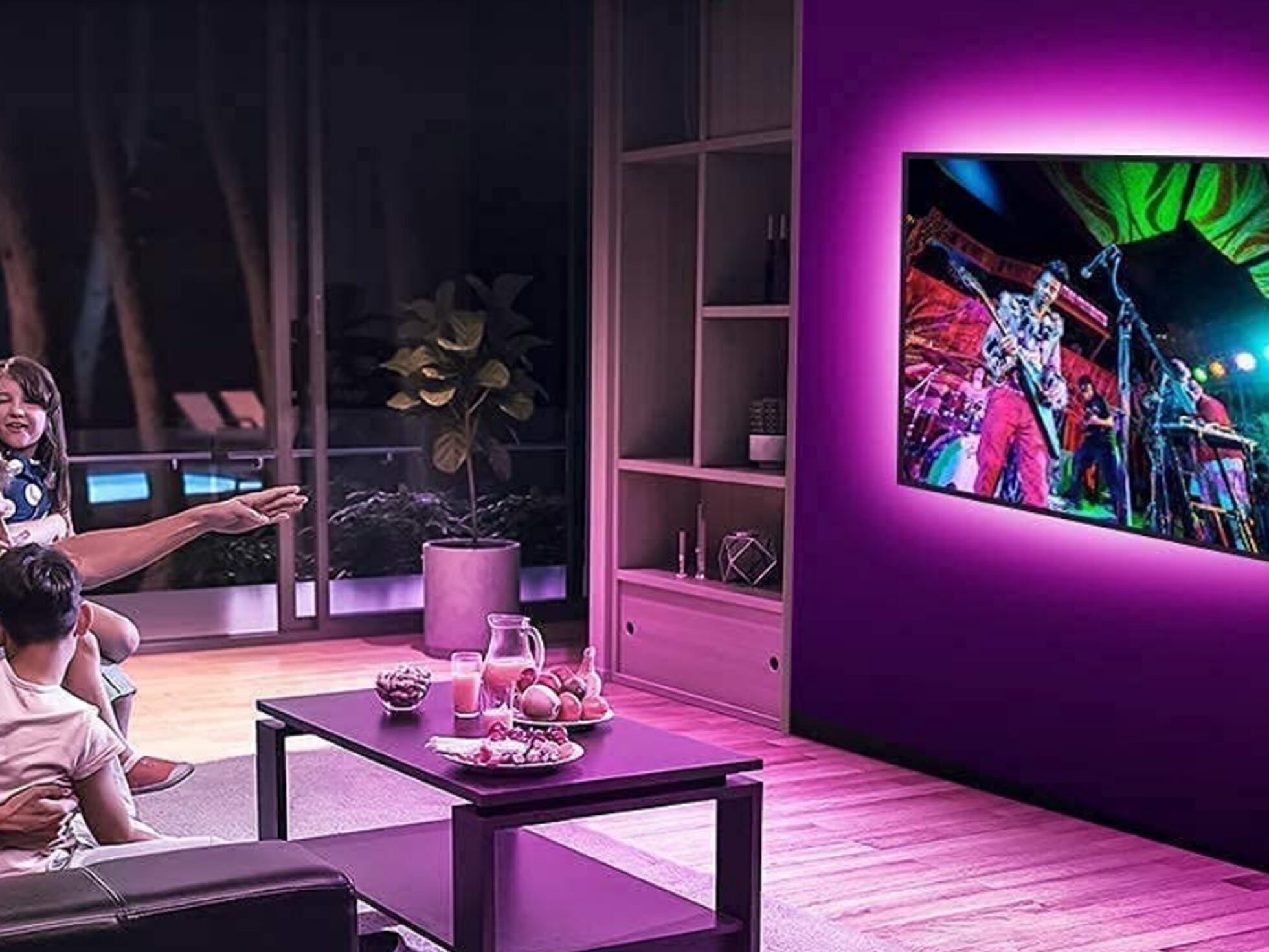 Convierte tu tele en un cine con la tira de luces LED más valorada
