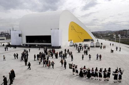 Jornada de inauguración del Centro Niemeyer en Avilés, Asturias, el 27 de marzo de 2011