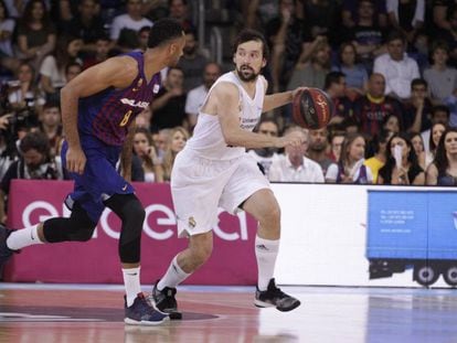 El FC Barcelona Lassa y el Real Madrid, en el Palau Blaugrana de Barcelona durante las finales de la Liga Endesa de baloncesto 2019.