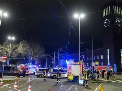 La policía acordona la estación central de Dusseldorf tras el ataque.