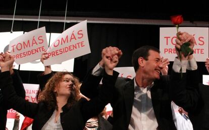 Eva Matarín, secretaria de Inmigración del PSOE, Tomás Gómez y Antonio Miguel Carmona, en la Convención Autonómica de los socialistas madrileños.