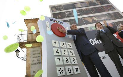 Miguel Sebastián enciende la TDT en Soria en 2008.