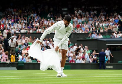 Djokovic bromeó durante el estreno en el medio.
