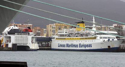 Barcos de compa&ntilde;&iacute;as mar&iacute;timas que operan entre los puertos de Algeciras (C&aacute;diz) y Ceuta.