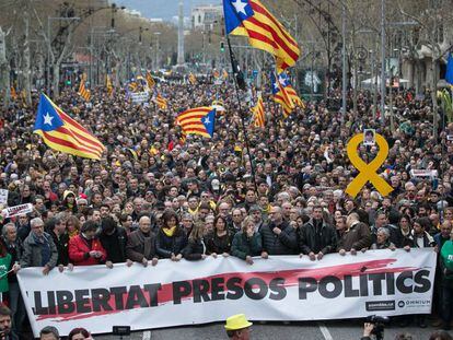 Manifestació del 25 de març, després de la detenció de Puigdemont.