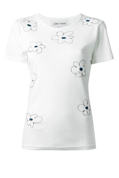 Camiseta básica con discreto estampado de margaritas. La firma Jimi Roos (135 euros).