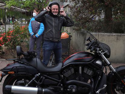 El candidato a la presidencia de la Comunidad de Madrid por Ciudadanos, Edmundo Bal, a su llegada este miércoles a los estudios de Telemadrid donde se celebró el debate de los aspirantes a presidir el Gobierno madrileño.