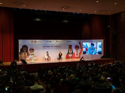 Claudia Sheinbaum, la directora de EL PAÍS Pepa Bueno y la vicepresidenta de Colombia, Francia Márquez, en el diálogo 'Mujeres de América por los derechos y el bienestar', en Ciudad de México, el 31 de mayo de 2023.
