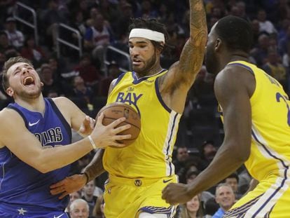 Cauley-Stein empuja a Doncic en presencia de Green.