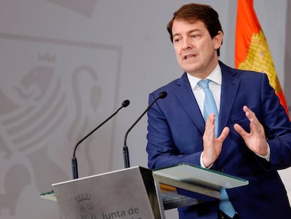 El presidente de la Junta de Castilla y León, Alfonso Fernández Mañueco, en una rueda de prensa sobre asuntos económicos el pasado 21 de junio.