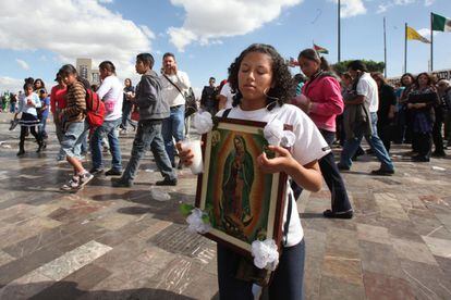 Peregrinos cat&oacute;licos en la Bas&iacute;lica de Guadalupe en DF