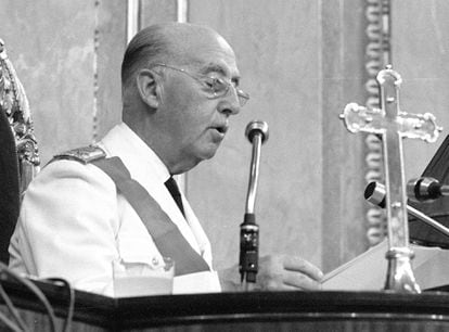 Francisco Franco durante discurso en el acto de  jura de lealtad ante las Cortes lealtad al Jefe del Estado del príncipe Don Juan Carlos de Borbón el 23 de julio de 1969.