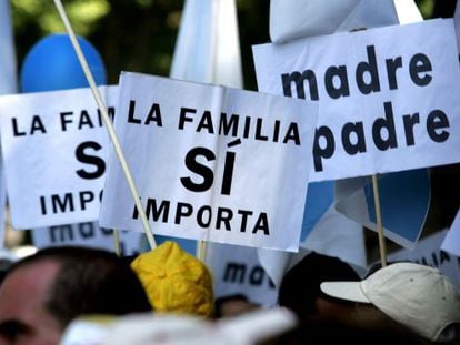 Manifestaci&oacute;n contra el matrimonio entre homosexuales en 2005.