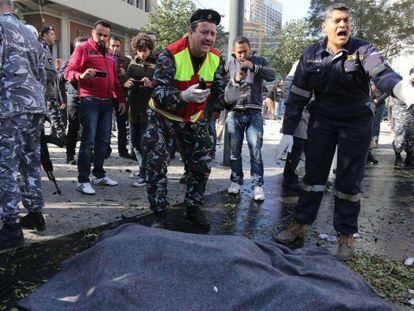 Un exministro libanés opuesto a El Asad muere en un atentado con coche bomba