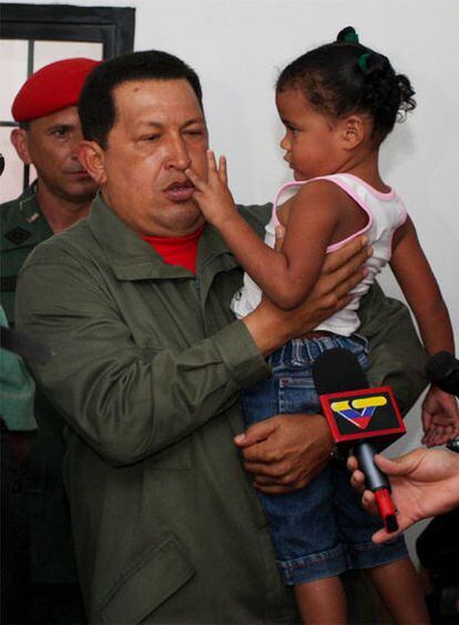 Hugo Chávez, durante un acto de entrega de viviendas protegidas.