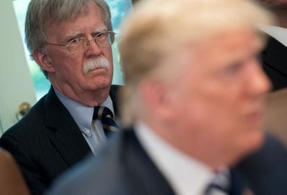 John Bolton, en una imagen con el expresidente Donald Trump, el 9 de mayo de 2018, cuando era consejero de Seguridad Nacional en la Casa Blanca.