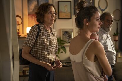 Susi Sánchez, Laia Costa y Ramón Barea en 'Cinco lobitos'