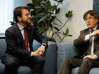 El presidente de la Generalitat, Pere Aragonès, este miércoles durante su reunión con el expresidente catalán Carles Puigdemont en Bruselas.