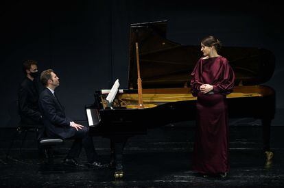 Leif Ove Andsnes y Lise Davidsen, al comienzo de su recital en el Teatro Real.