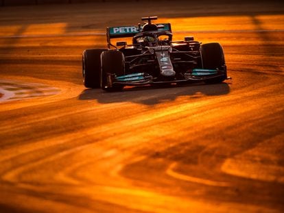 El Mercedes de Lewis Hamilton, durante la calificación en el circuito de Jeddah, en Arabia Saudí.