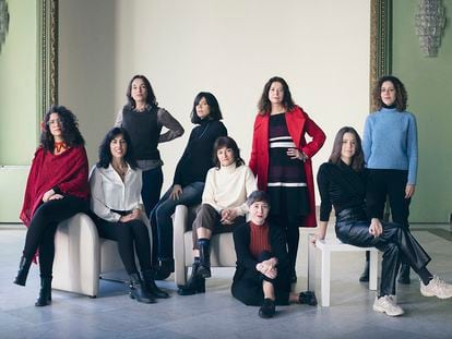 Desde la izquierda: María Gómez Lara, Raquel Lanseros, Julieta Valero, Lara Moreno, Ada Salas, Elena Medel, Ana Merino, Ángela Segovia y Berta García Faet, en el Círculo de Bellas Artes de Madrid.
