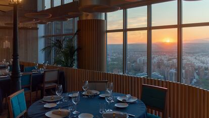 Panorámica del restaurante Élkar y sus impresionantes vistas desde su piso 33.