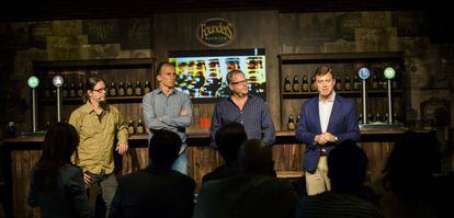 Jeremy Kosmicki (maestro cervecero), Javier Herrero-Velarde (Director de Cervecera Independiente), Mike Stevens (fundador de Founders) y Mariano Navarro (director de nuevos negocios de Mahou).