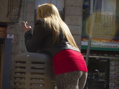 Una trabajadora sexual en una calle de Barcelona
