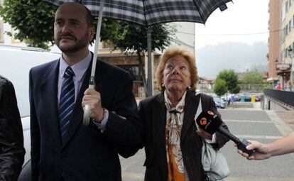 Menchu Alvarez del Valle, abuela de la Reina Letizia, a su llegada al juzgado para declarar por el caso, en 2012. 