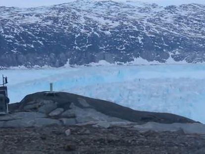 Un equipo de la Universidad de Nueva York graba el momento en el que un gran bloque de hielo se separa del glaciar Helheim