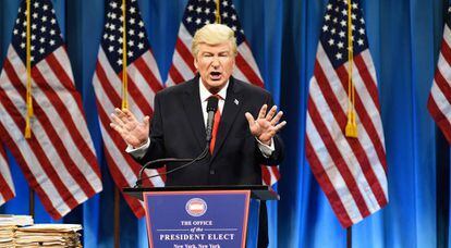 Alec Baldwin, caracterizado como Donald Trump en el programa 'Saturday Night Live'.