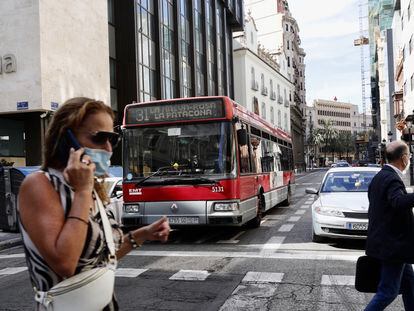 Uno de los autobuses de la EMT de València.