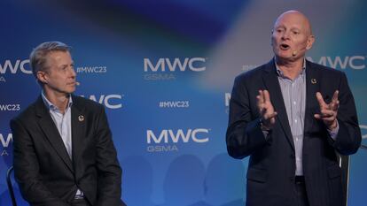 El director general de GSMA, Mats Granryd (izquierda), y su consejero delegado, John Hoffman, este jueves en Barcelona.