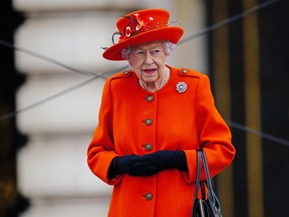 La reina Isabel II el 7 de octubre en Buckingham, antes de que disminuyeran sus apariciones públicas.