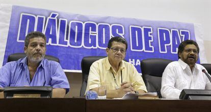 Negociadores de las FARC en una rueda de prensa en La Habana