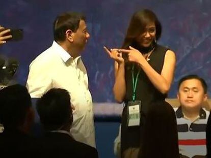 El presidente de Filipinas ya protagonizó un episodio polémico con una joven hace un año en Seúl