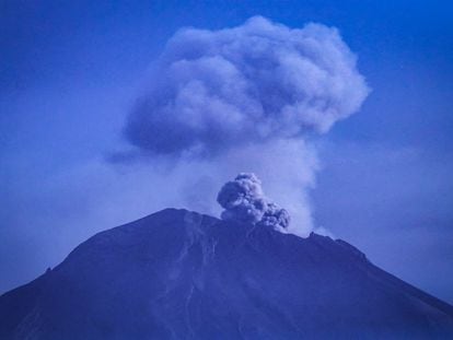 El volcán Popocatépetl visto desde Atlixco, Puebla, el 20 de mayo de 2023.