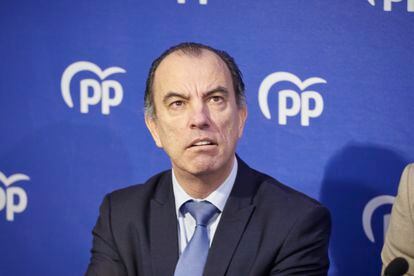 El diputado Carlos García Adanero, durante su reunión con el PP navarro, el  martes en Pamplona.