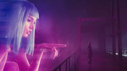 'Blade Runner 2049' ha ayudado a que muchas personas se planteen de una manera más abierta la posibilidad de una relación afectiva entre humanos y seres artificiales.