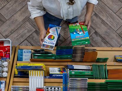 Material escolar a la venta en una librería de Madrid con motivo del inicio del curso escolar 2023-2024.