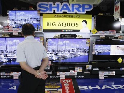 Productos de Sharp en una tienda de electr&oacute;nica en Tokio, Jap&oacute;n.  