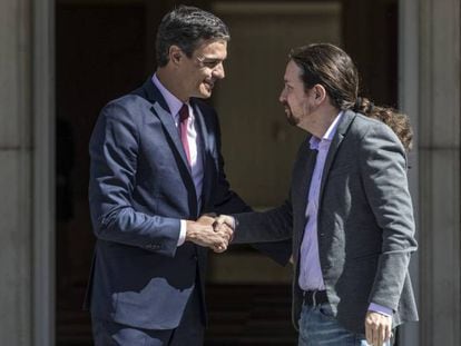 Pedro Sánchez recibe en el palacio de La Moncloa al líder de Unidas Podemos, Pablo Iglesias, el pasado 7 de mayo. En vídeo, declaraciones de Iglesias este lunes.