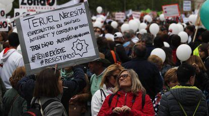 Vecinos de Teruel reivindican conexión a Internet en los pueblos, entre otras mejoras, durante la pasada manifestación de la España vaciada.
