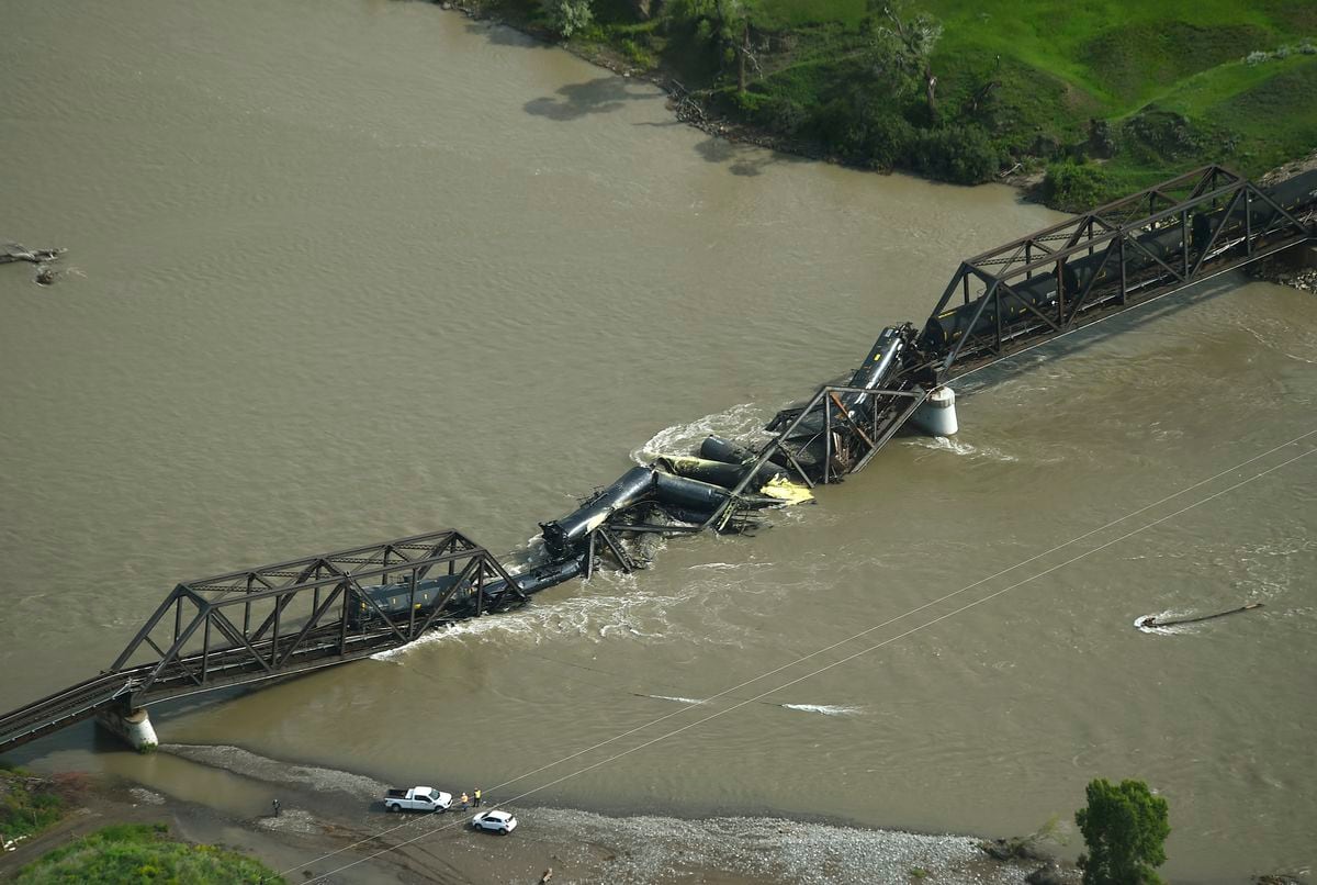 A train carrying dangerous goods falls into the Yellowstone River when a bridge collapses  International