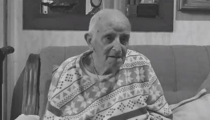 Fotograma de Jacinto Ferrer, de 92 anys, a l'habitatge que té llogat a Barcelona, en un vídeo difós per l'Observatori de l'Habitatge i el Turisme del Clot-Camp de l’Arpa.