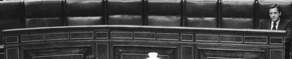 El presidente del Gobierno Adolfo Suárez, solo en el banco azul del Congreso en septiembre del 79.